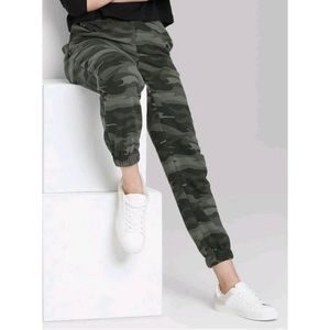 Wild Fable - Women's Camo Print High Rise Joggers Sweatpants -Small
